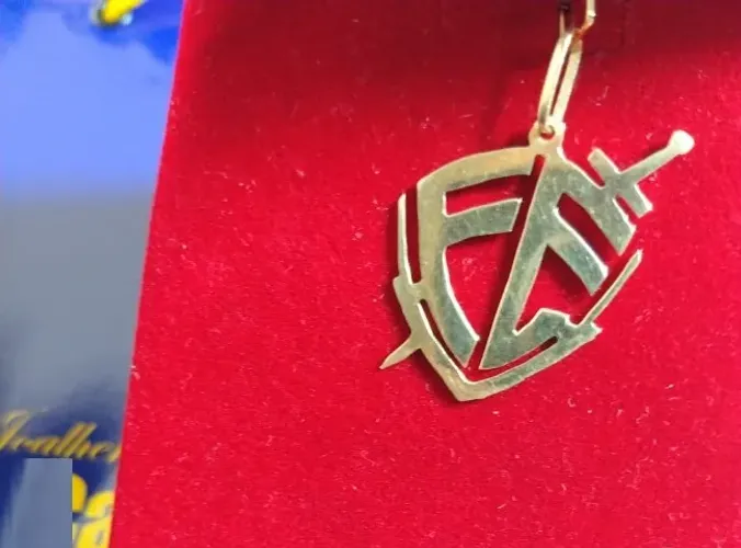 Pingente FÉ Ouro 18 Kilaste Peso 0.70 Gramas 10 mm  Maciço                                