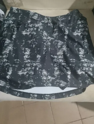 Shorts saia para academia