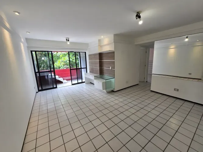 Alugo apartamento com 76m2, 2 quartos, sendo 1 suíte e 1 escritório na Madalena - Recife -