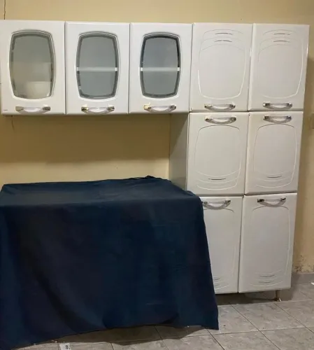 Armário de parede 3 portas + paneleiro