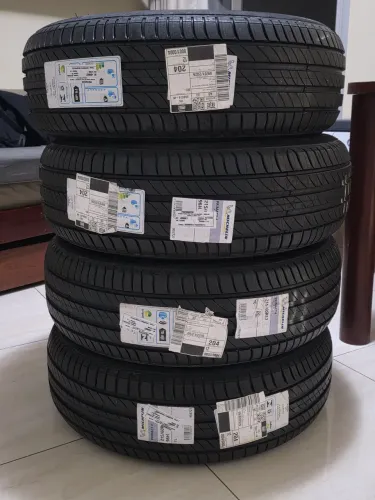 4 Pneus MICHELIN 215/60 Aro 17 NOVOS