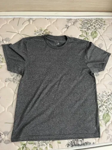 Vendo camiseta cinza tamanho M