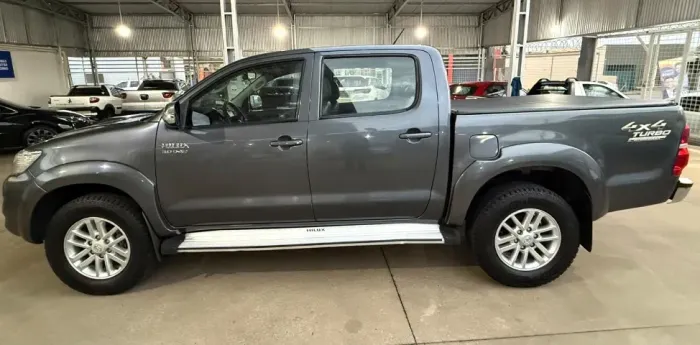 Toyota Hilux CD SRV D4-d 4X4 3.0 TDI Diesel AUT 2012