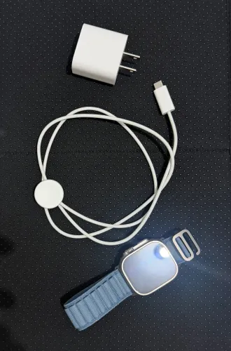 Apple Watch Ultra 2 com pulseira Apple nova e acessórios originais