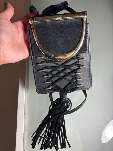 Bolsa Schutz mini com franjas