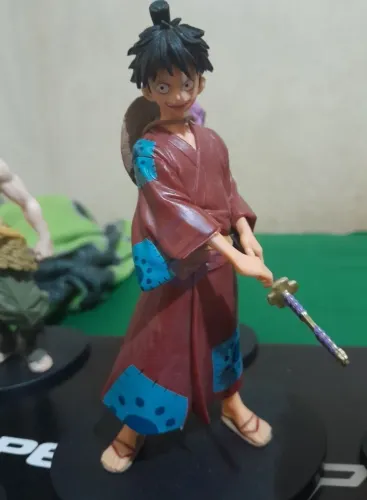 Bonecos de coleção para venda em bom estado!