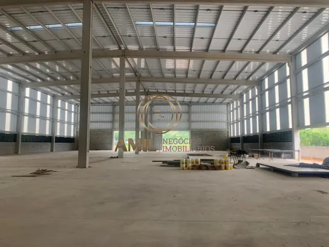 RA Amil Aluga Excelente Galpão NOVO com 3.130 m² de área, 5.500 m² de terreno no Condomíni