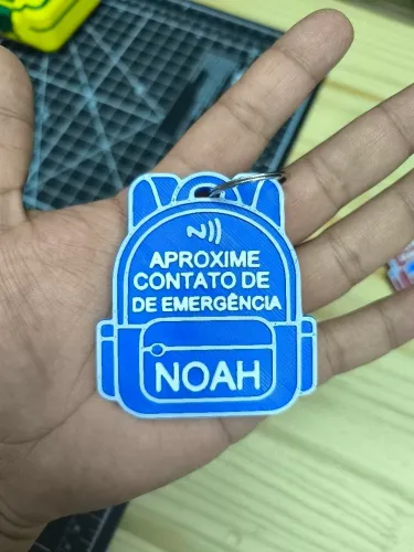 Chaveiro de emergência infantil com NFC e acesso rápido ao WhatsApp dos Pais