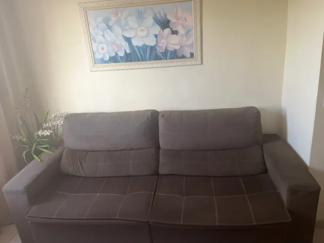 SOFÁ RETRÁTIL em ótimo estado