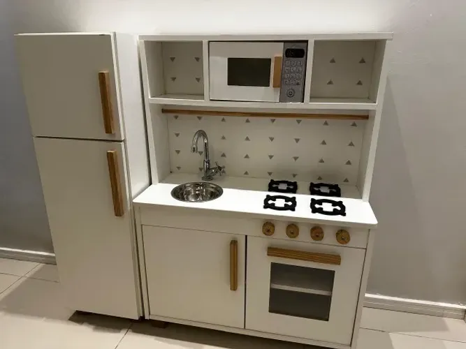 Cozinha Infantil Retô de Madeira com Geladeira - Marca Eita Casa Perfeita