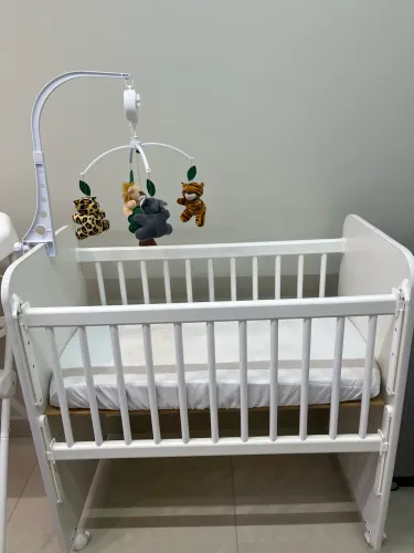 Mini Berço Grade Móvel Com Colchão e Regulagem de Altura + móbile musical