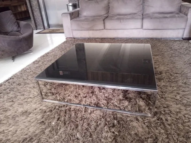 Mesa de centro base de inox e tampo de vidro 100x100