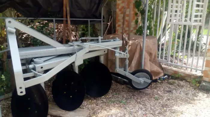 Arado Reversível 3 discos - Implemento Agrícola para Trator