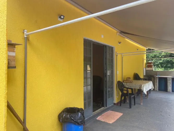 Chácara à venda com 3 dormitórios, 1 banheiro, 6 vagas de garagem, 2677m² bairro Morro Gra