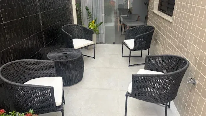 Cadeiras e mesa para área externa