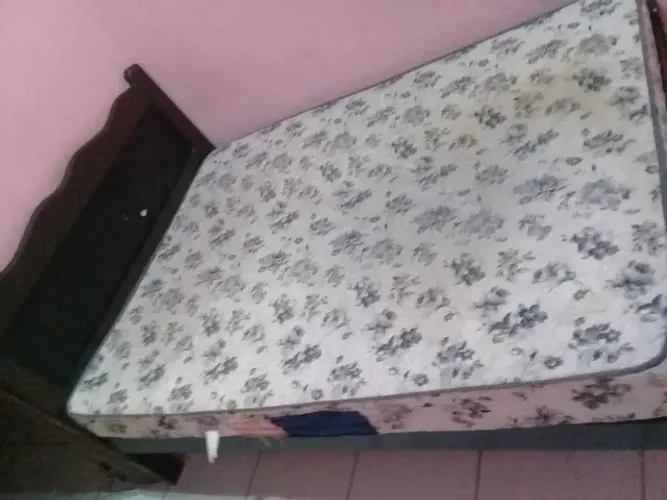 Cama de CASAL C/ colchão USADO