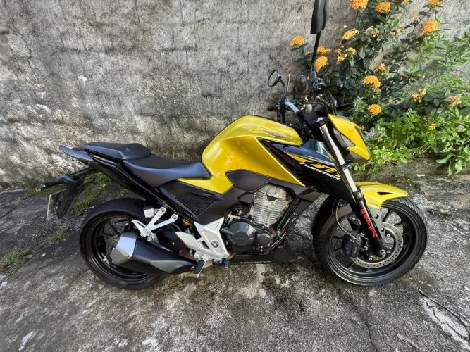CB300 ABS 2024, FINANCIO, única dona/2026 vistoriada/2 pneus novos/financio