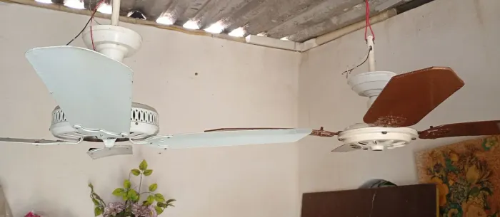 VENDO ESSES DOIS VENTILADORES DE TETO