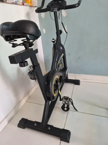 BICICLETA ERGOMÉTRICA SPINNING