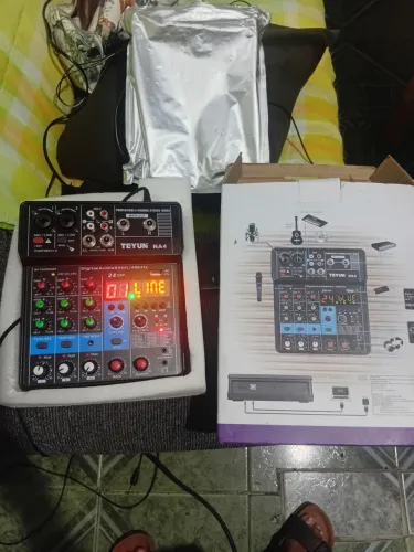 Mesa de som interface NOVINHA , VARIOS REVERBER