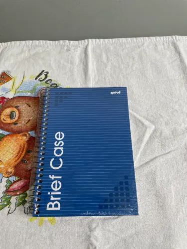 CADERNO UNIVERSITÁRIO CAPA DURA - 96 FOLHAS