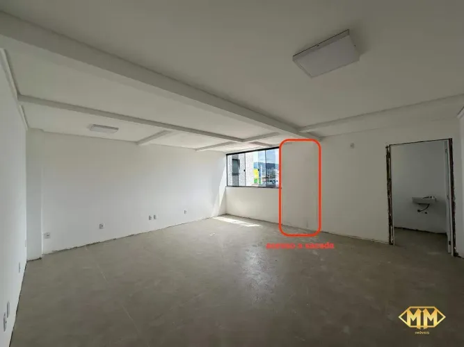Sala comercial na principal dos ingleses, próximo a supermercados, farmácias, padarias e l