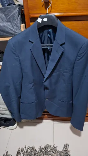 Blazer azul marinho veste tamanho m 42 de cintura.