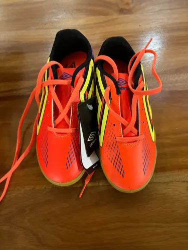Chuteira futsal umbro fast II jr 34