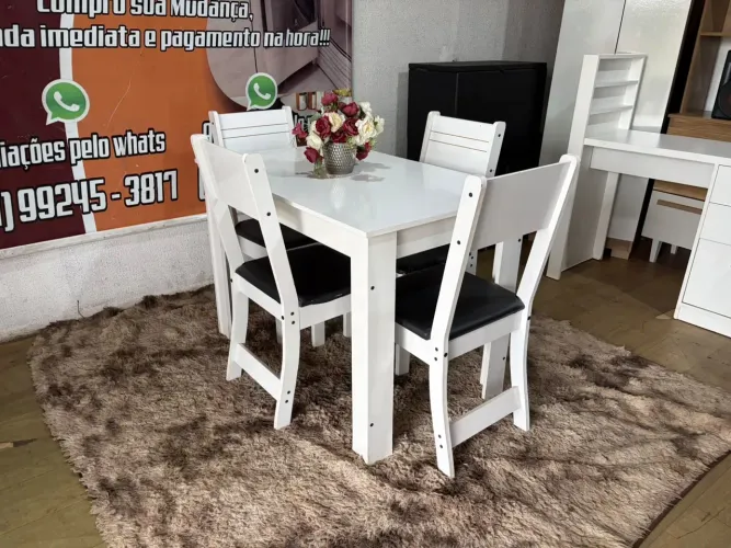 Mesa de jantar com 4 cadeiras bem conservada ((ENTREGO GRATIS))