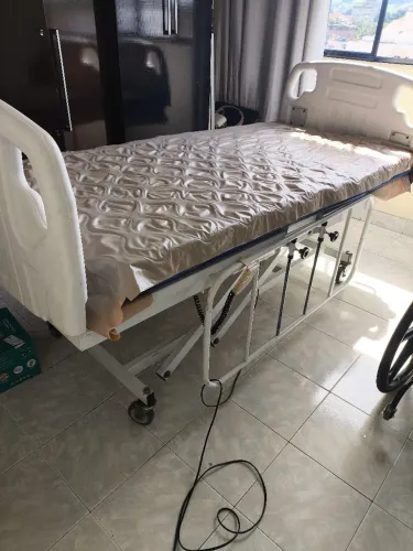 Vendo Cama hospitalar motorizada