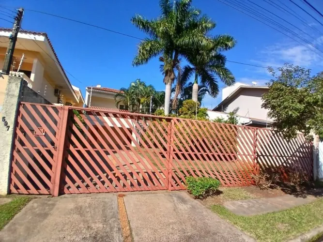 Locação de Casas / Padrão na cidade de Araraquara