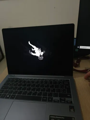Galaxy Book 4 pro com 60 ciclos.