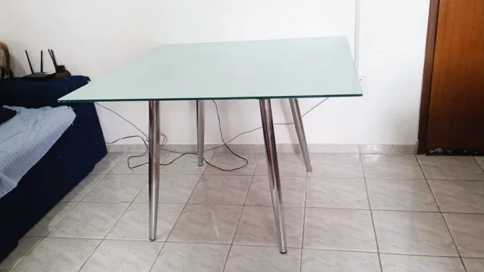 Mesa de vidro quadrada 