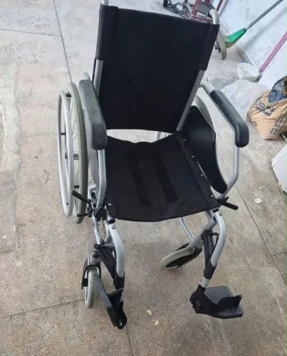 Cadeira de rodas de alumínio 