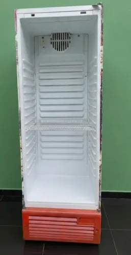 Carcaça de Geladeira Expositora (Ideal para Projetos / Armário de Oficina)