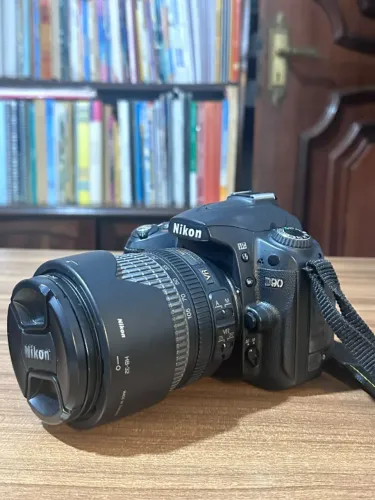 NIKON D90 