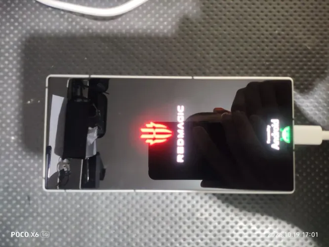 Celular redmagic 8 para peça ou conserto liga e apaga
