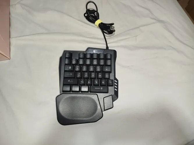 Teclado Gamer de Uma Mão FY-700.