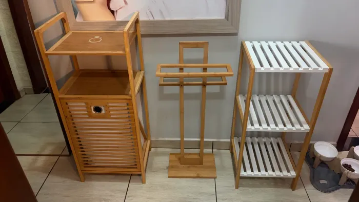 Kit organizador, prateleira e cesto de bambu com espelho decorativo de palha