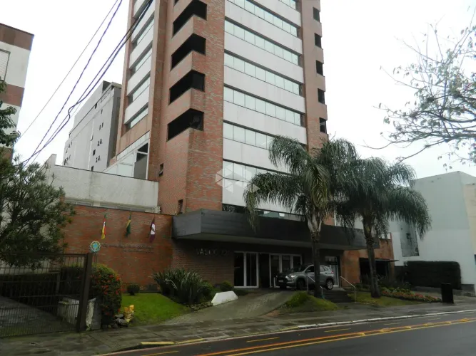 Conjunto comercial com garagem no Bom Fim