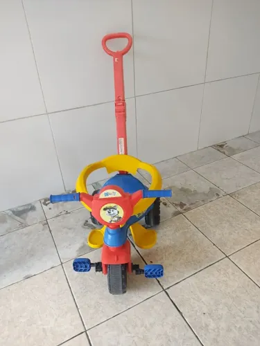 Triciclo Infantil Kendy Kemotoca Baby Dog com haste de empurrar