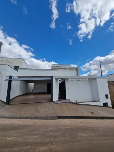 Casa Nova, bairro Jardim Victoria, 3 quartos, um com suite e garagem pra dois carros