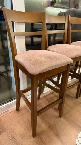 3 Banquetas altas / cadeira em madeira para bancada