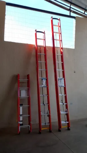 ESCADA EXTENSIVA ALUM/FIBRA VAZADA 4,20X7,20M