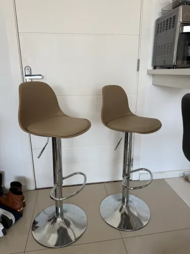 2 BANQUETAS NOVAS