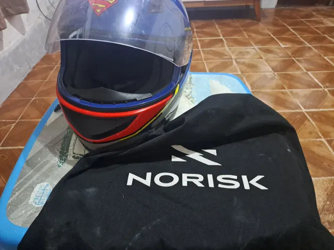 Capacete norisk, usado poucas vezes