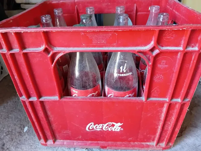 Engradado com 12 garrafas