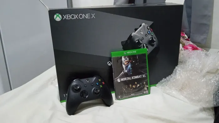 Vendo um Xbox one x semi-novo com mortal Kombat x