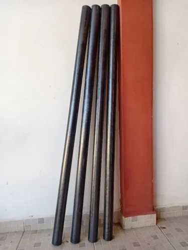 6 metros de tubos de Ferro em 4 peças de 1 metro e meio com 6 cm de boca por 2 mm d parede