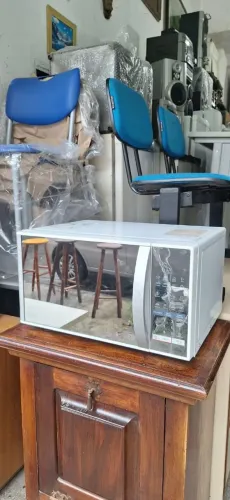 Microondas LG em bom estado e funcionando . Volts 220.